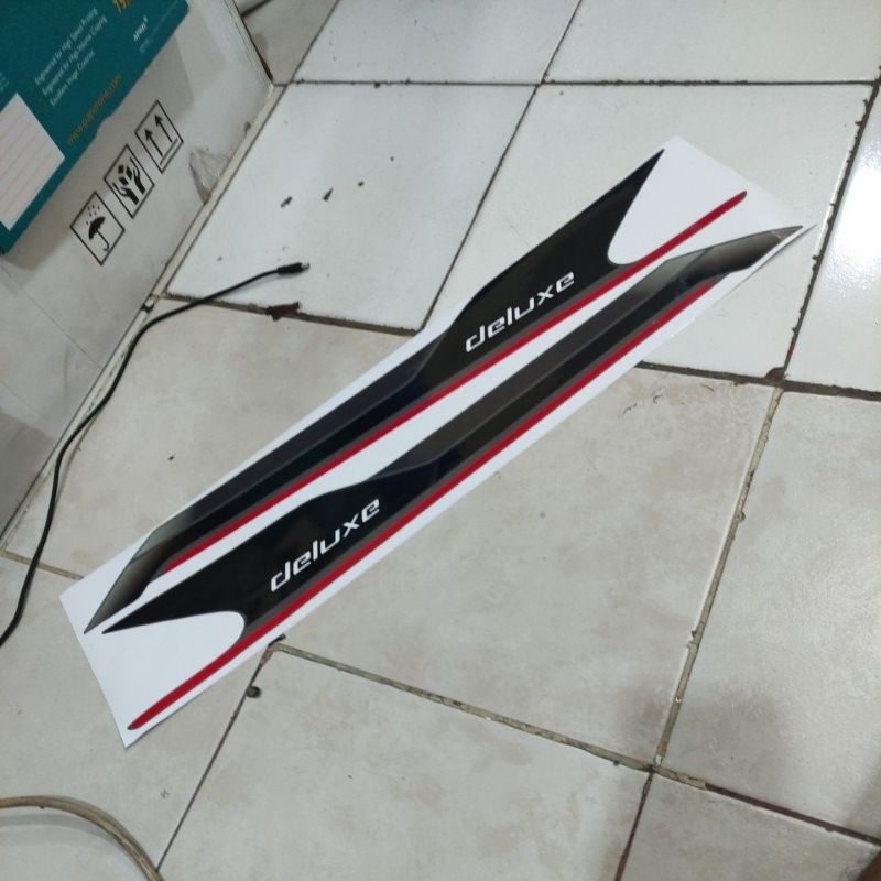 stiker sigra deluxe striping fender mobil sigra body abu-abu