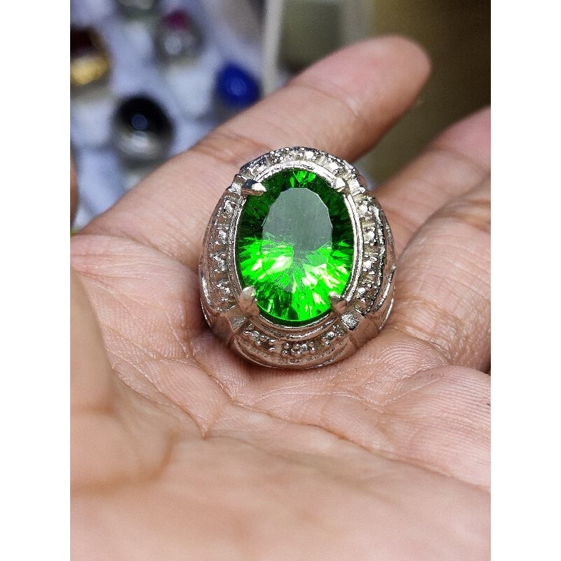 batu permata moldavite