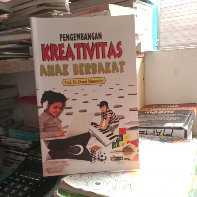 PENGEMBANGAN KREATIVITAS ANAK BERBAKAT, Prof. Dr. Utami Munandar