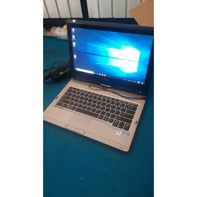 original fujitsu T902i  core i5 ram4/ SSD 128 laptop notebook netbook komputer