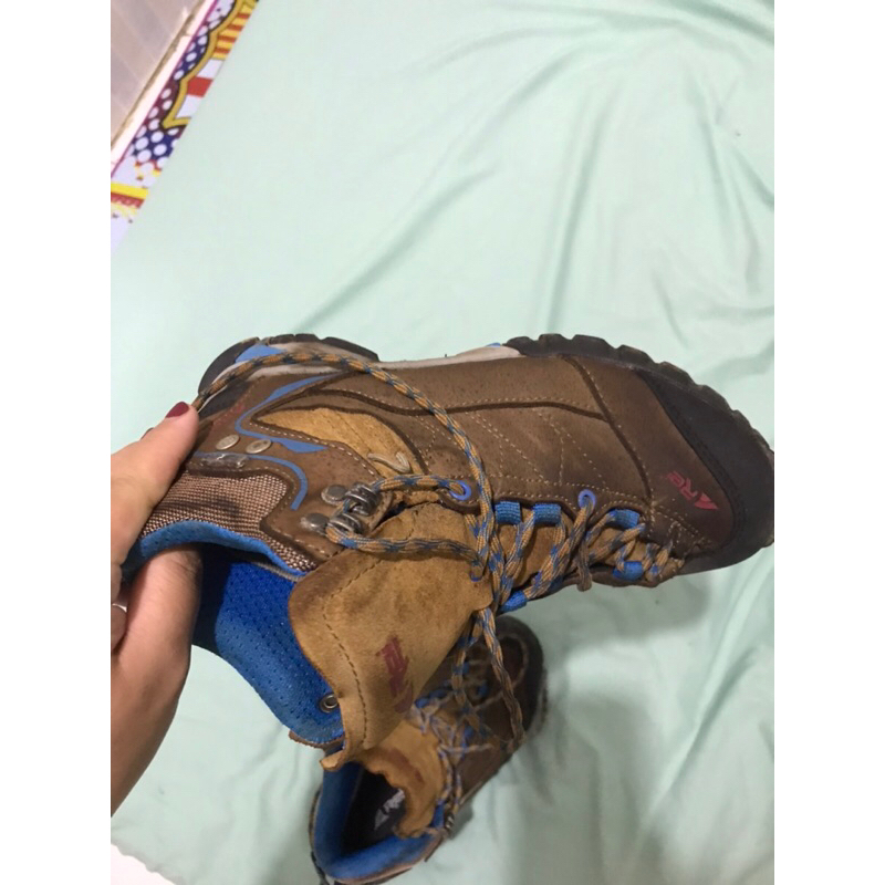 sepatu gunung rei murah preloved