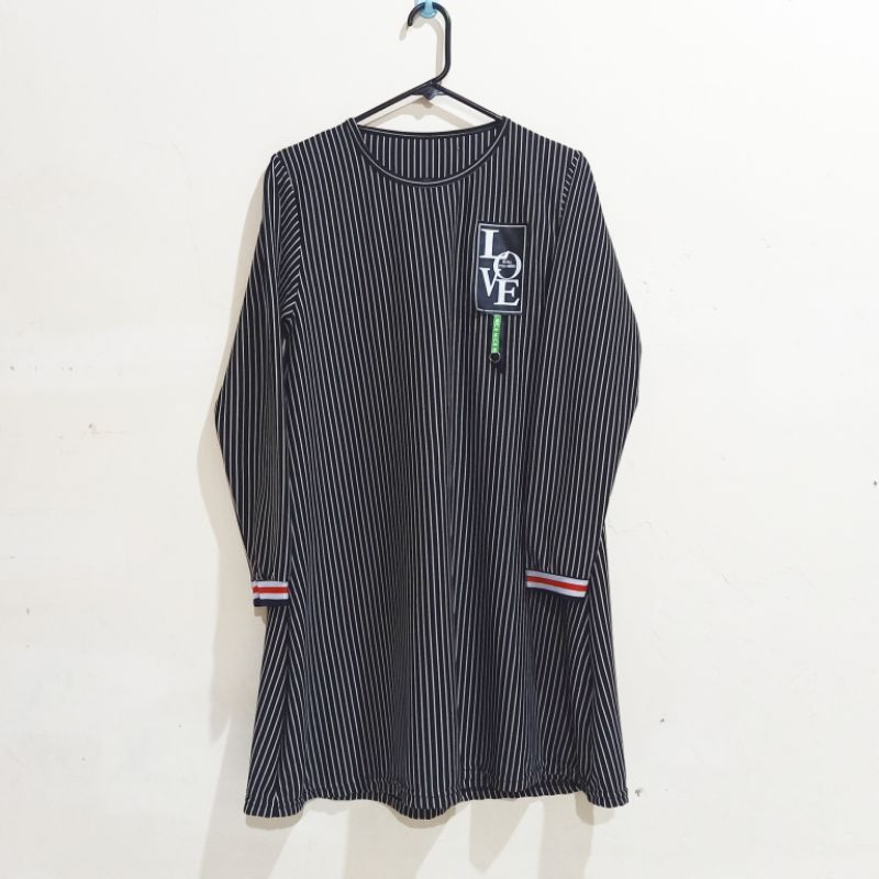 Tunik Wanita Lengan Panjang Motif Garis Hitam Putih Bahan Stretch Melar & Adem