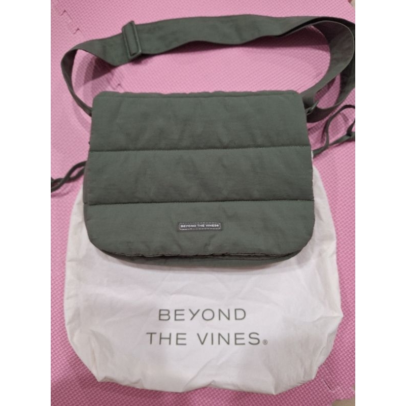 Beyond the vines BTV poofy bag Moss