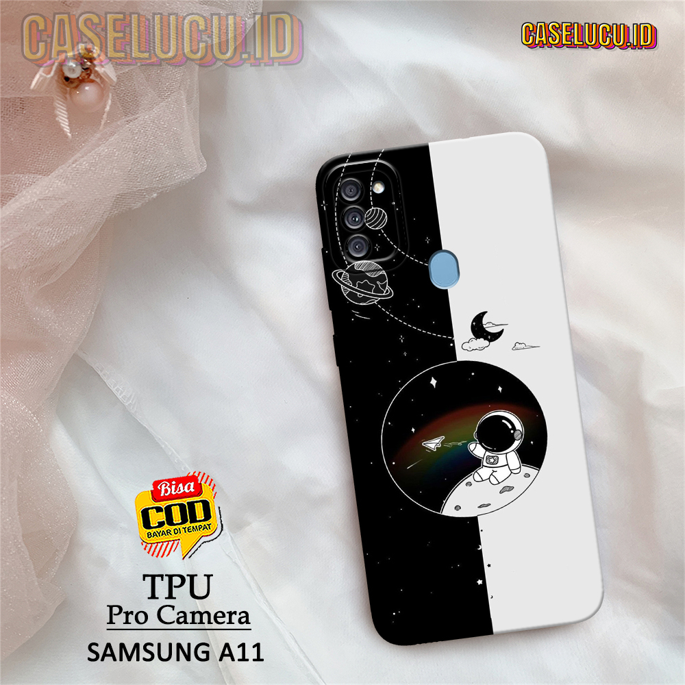 Casing Hp Samsung A11 Terbaru - Fashion Case Astronot - Case Samsung A11 - Soft Case Hp Samsung A11 