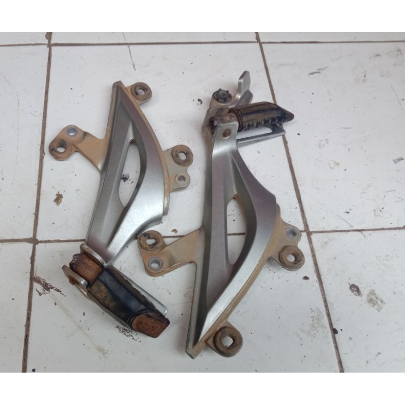 Footstep supra x 125 helm in ori cabutan