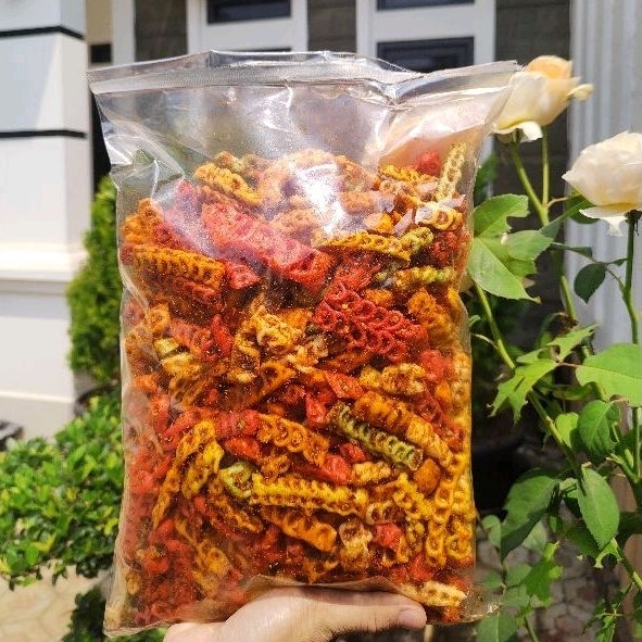 

Kerupuk Khas Bandung pedas daun jeruk isi 1kg