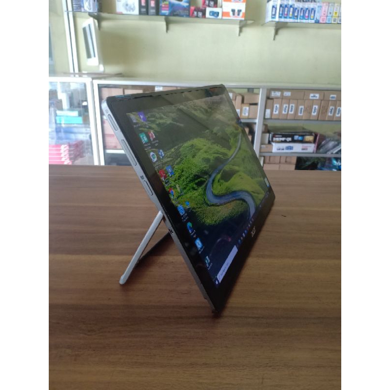 Acer Switch Alpha 12 Touchscreen, Core i5 gen 6, Ram 4GB, SSD 256GB