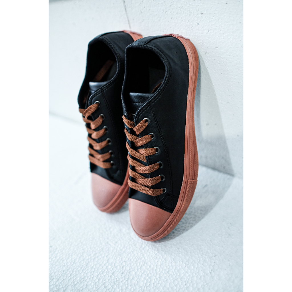 Sepatu converse kulit Pendek