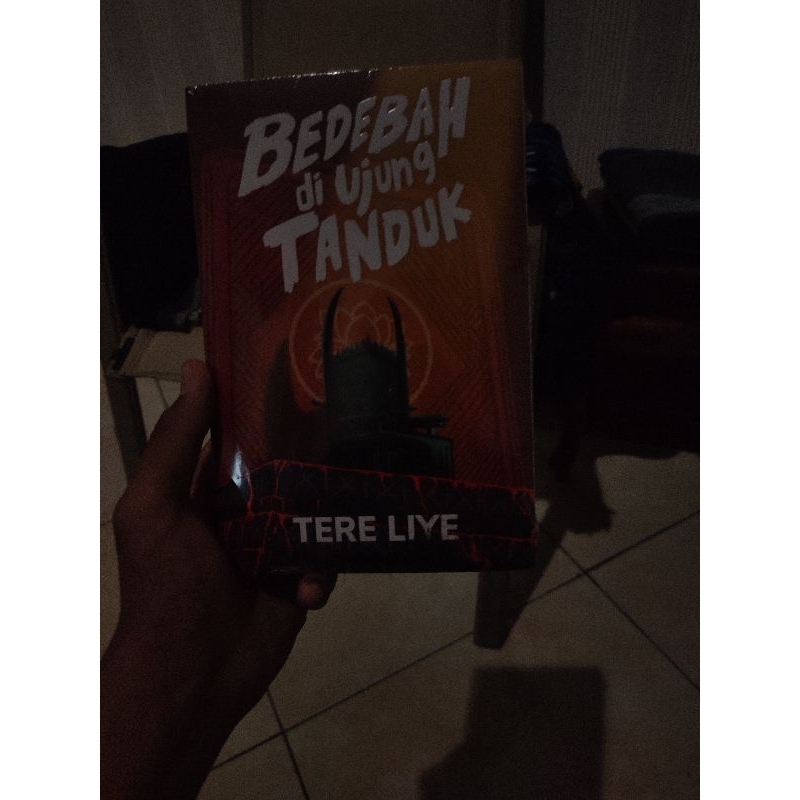 novel bedebah diujung tanduk