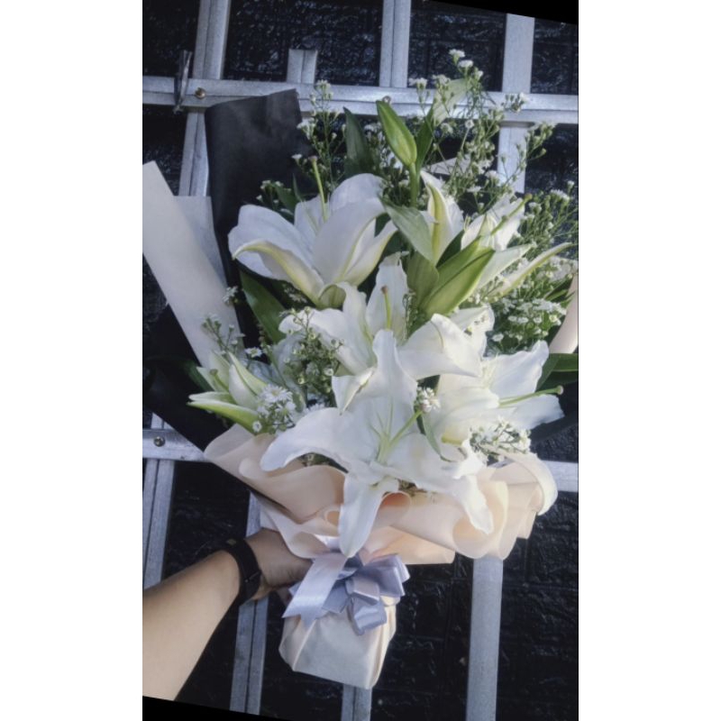 handbouqet bunga lily/bunga asli