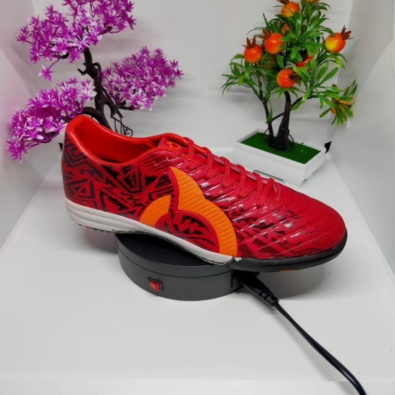 PAKET KOMPLIT SEPATU FUTSAL ORTUSEIGHT VOLT BATIK ( Bonus Kaos Kaki, Tas Jinjing dan Deker )