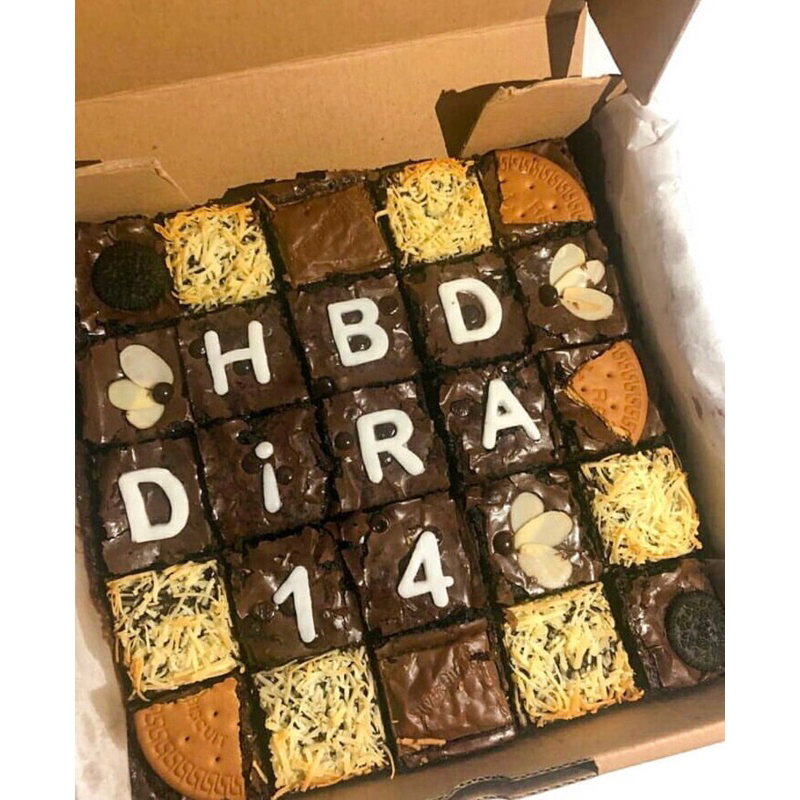 

FUDGY BROWNIES/COSTUM BROWNIES/PREMIUM BROWNIES omocakery