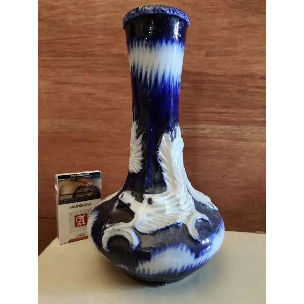 Keramik china vas motif ukir naga timbul antik