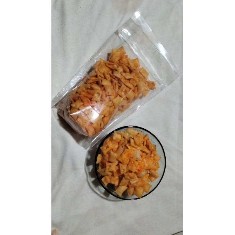 

keripik pangsit pedas balado