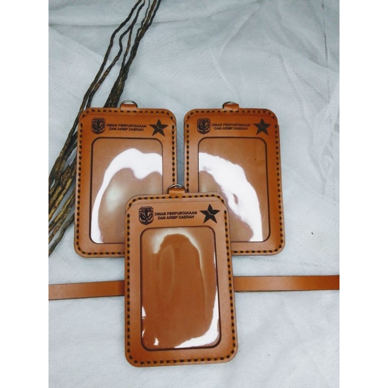 

id card kulit Custom nametag holder