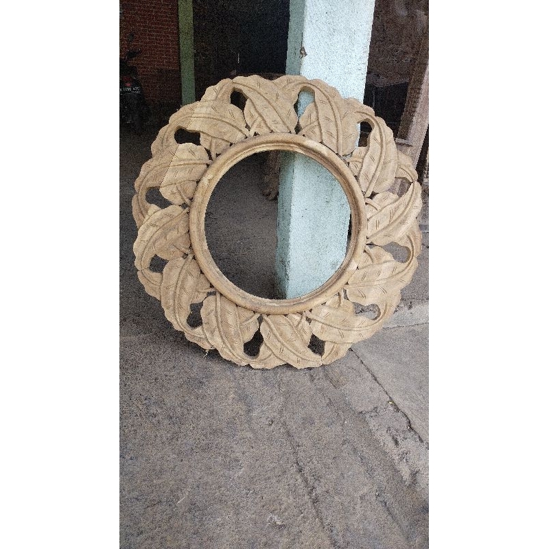 pigura bulat motif daun bingkai cermin motif daun pigura cermin ukir kayu jati