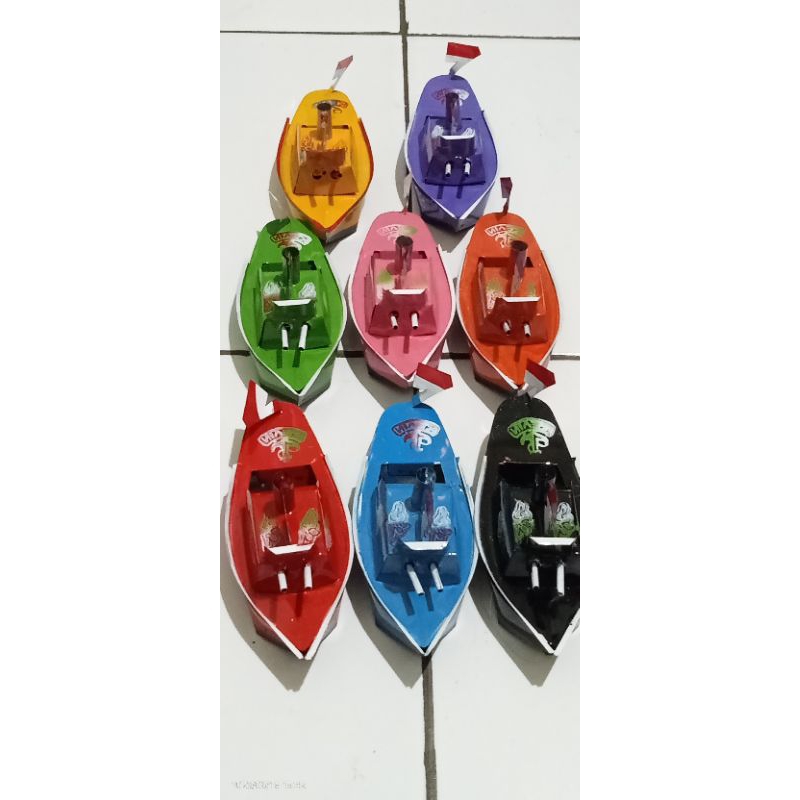 mainan perahu. otok-otok. mainan jadul. perahu otok-otok.