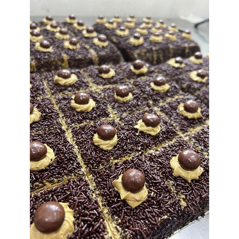 

cake potong mocca meises