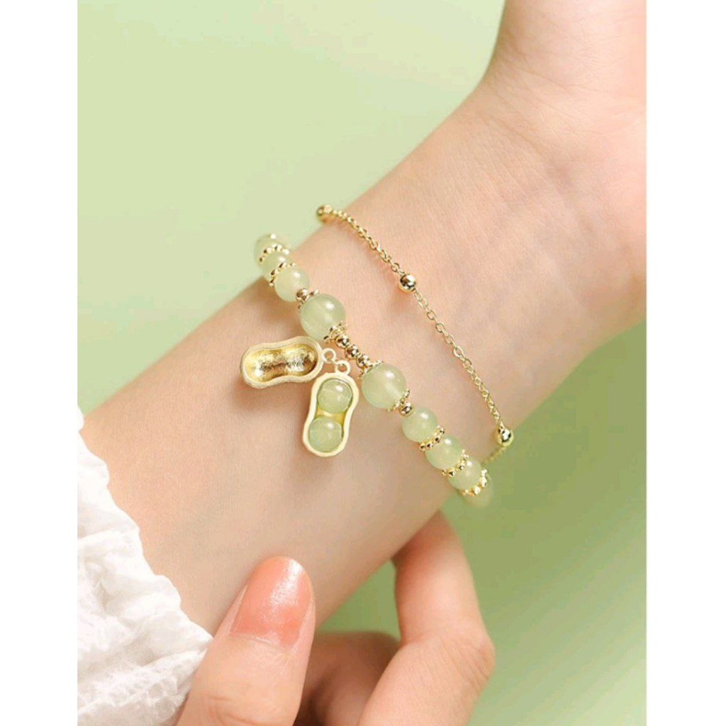 Gelang kacang keberuntungan