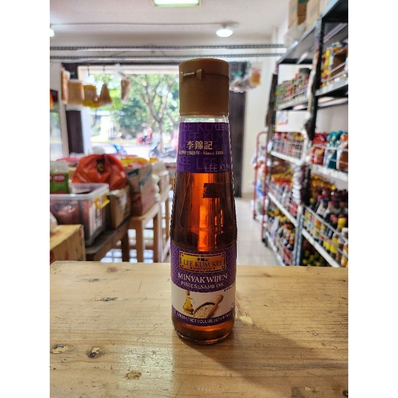 

Minyak Wijen Lee Kum Kee 207 ml