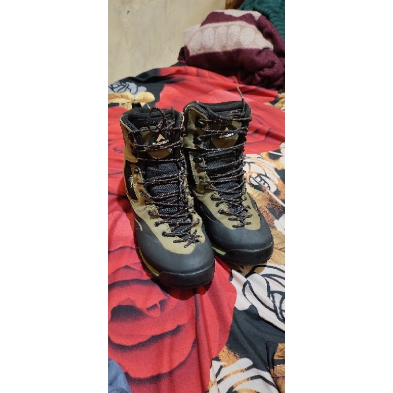 Sepatu Gunung Eiger Python Cordura
