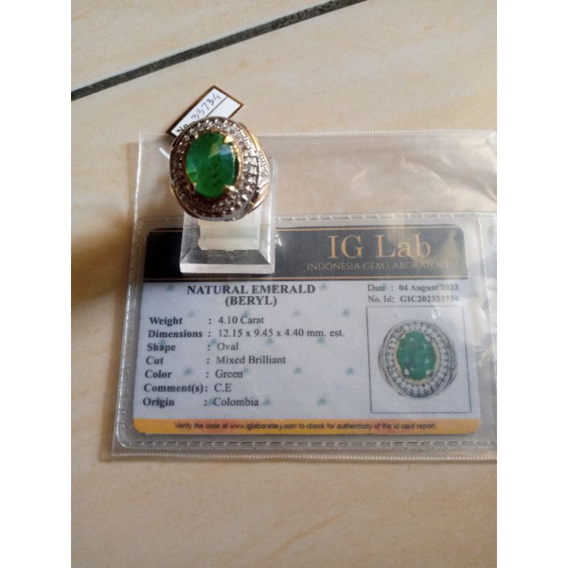 Natural emerald beryl