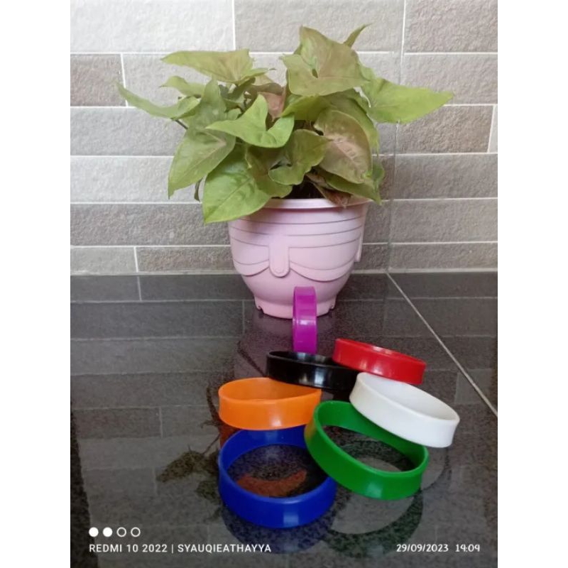 Gelang karet polos berwarna