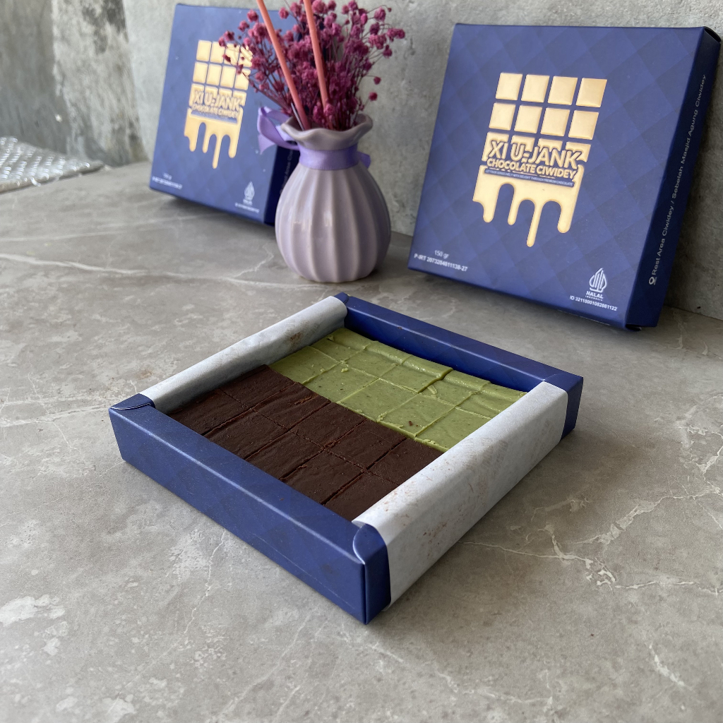 

pink XIUJANK NAMA MIX MATCHA DARK CHOCOLATE