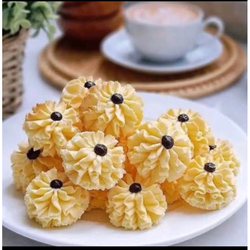 

Semprit Susu Keju Butter Cookies Toples Tabung 600ml