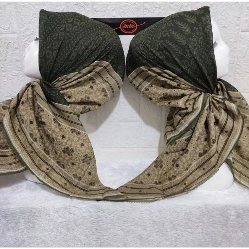 HIJAB SEGIEMPAT VOAL MOTIF ETNIK BATIL ARMY