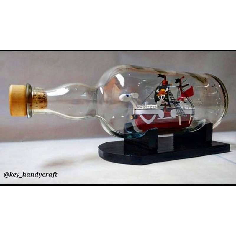 Miniatur Kapal  One Piece dalam botol