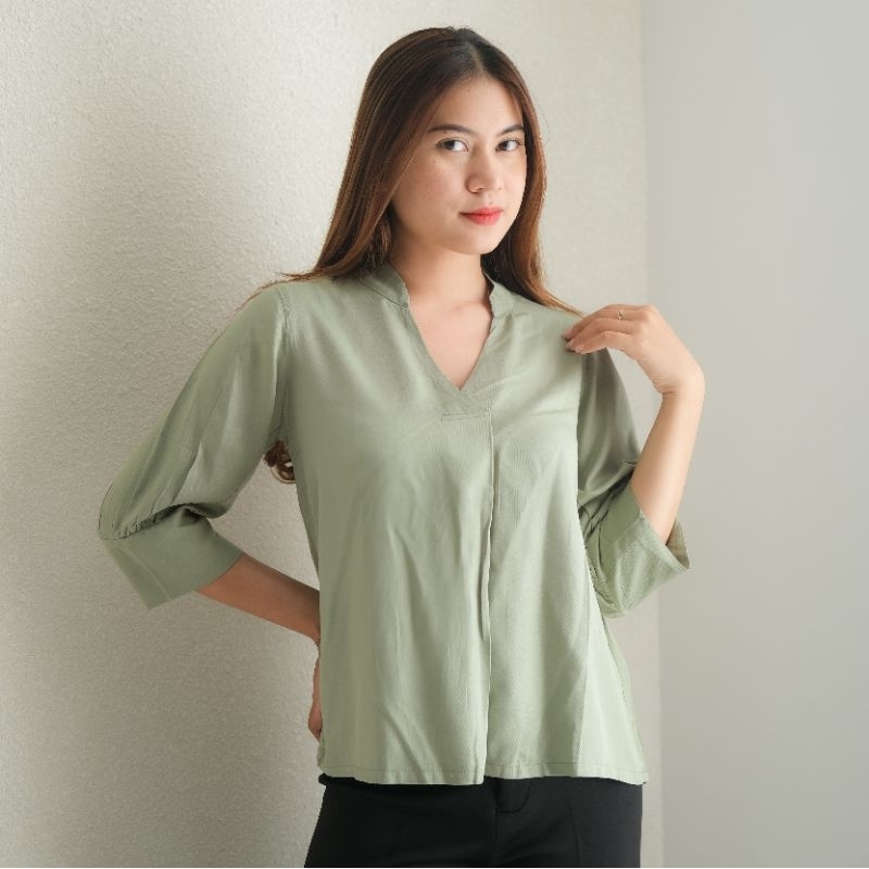 I Look Daily Clara Blouse