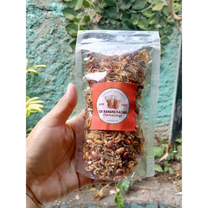 

TERI BAWANG KACANG DAPOER NGEBUL- enak, gurih dan renyah (60gr)