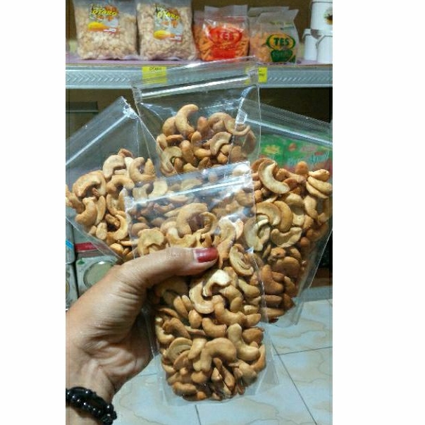 

kacang mente 100gr, belah renyah