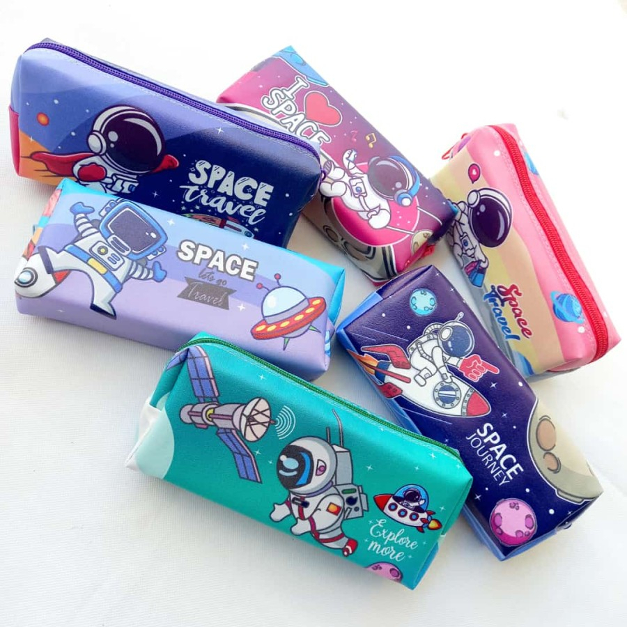 

Tempat Pensil / Kotak Pensil Karakter Cowok Uk. Besar