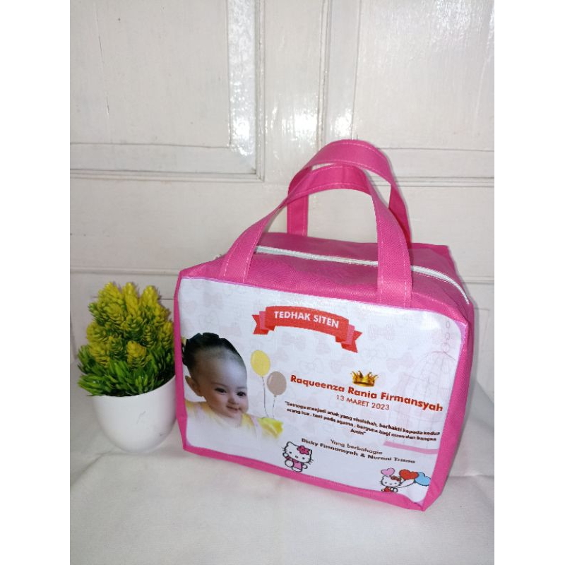 

TAS CUSTOM ULANG TAHUN / TEDAK SITEN MODEL RESLETING BAHAN SPUNBOND