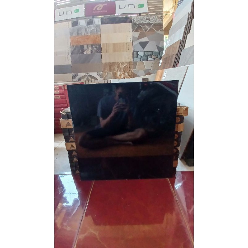 Keramik Lantai ukuran 50x50