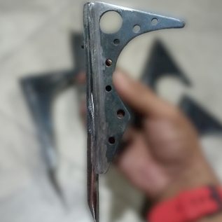 Pemanis Sudutan Rangka Balungan Depan Model M Tombak Arit Panjang Timbul Manisan Siku Rangka Totoan 