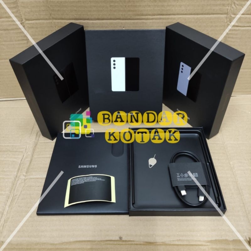 

Box kotak dus Samsung Z Fold 5 With Kabel