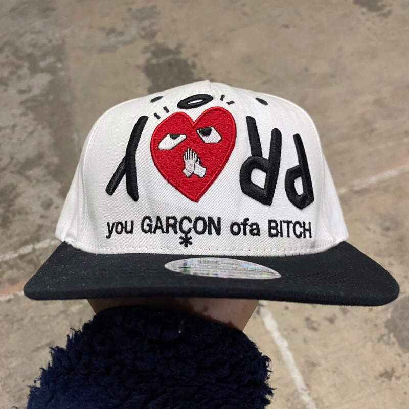 Topi Play CDG by militage