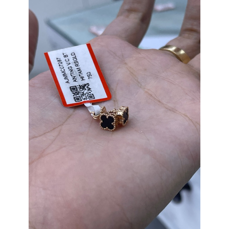 anting bunga hitam 750