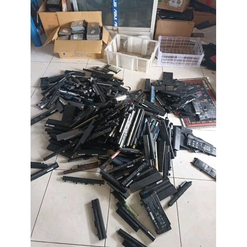 Batrei bekas copotan laptop