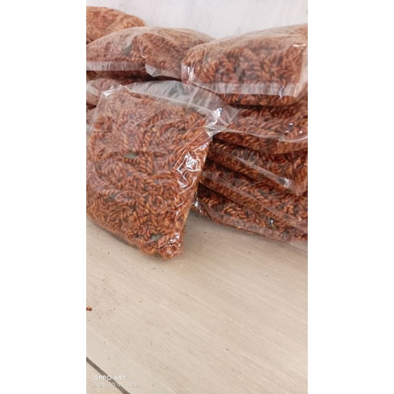 

makroni spiral pedas daun jeruk 1kg