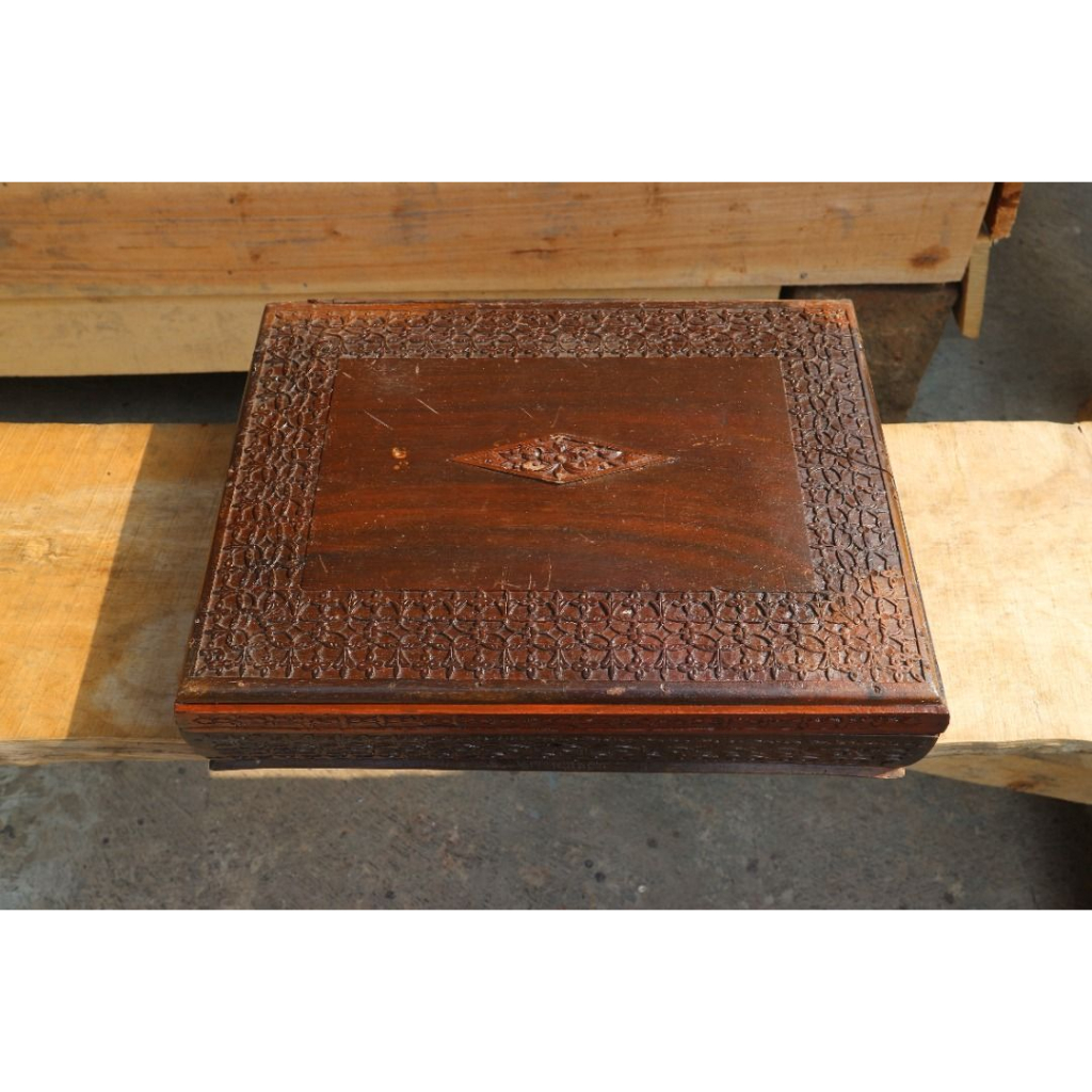 Kotak Perhiasan Kayu Lawas