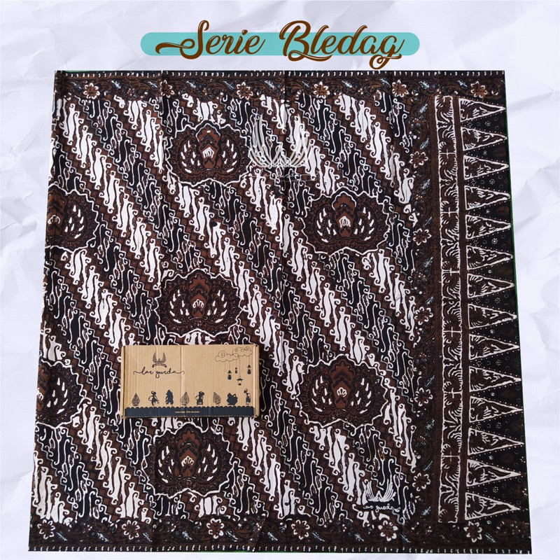 Sarung Batik LarGurda Serie Bledhag (Motif Prang Selen Coklat Putih Gurdo)