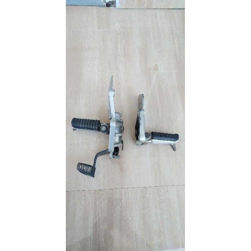 Foot step Depan Ninja RR 150 Original footstep / step depan Ninja RR