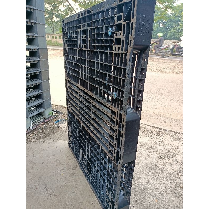 Palet Plastik 140x110x10