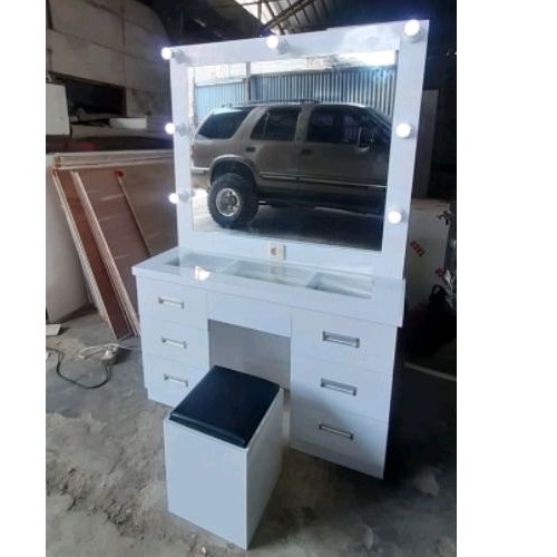 Meja Rias Lampu + Lapisan HPL (Dilengkapi Tombol Lampu)