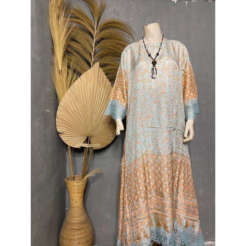 dress lace batik kebaya