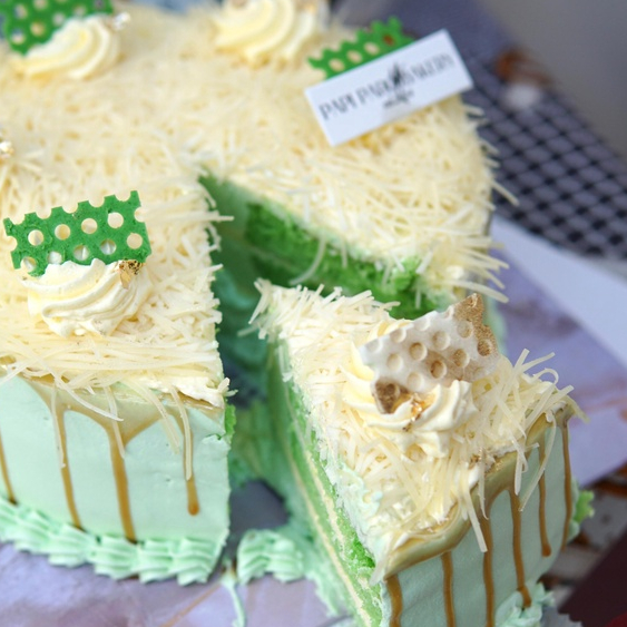 PANDAN KEJU CAKE